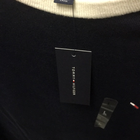 Tommy Hilfiger men’s large sweater - Picture 2 of 4